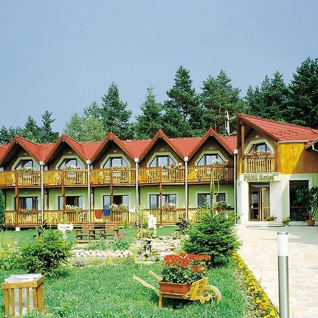 Park Hotel Cingov Smizany Luaran gambar