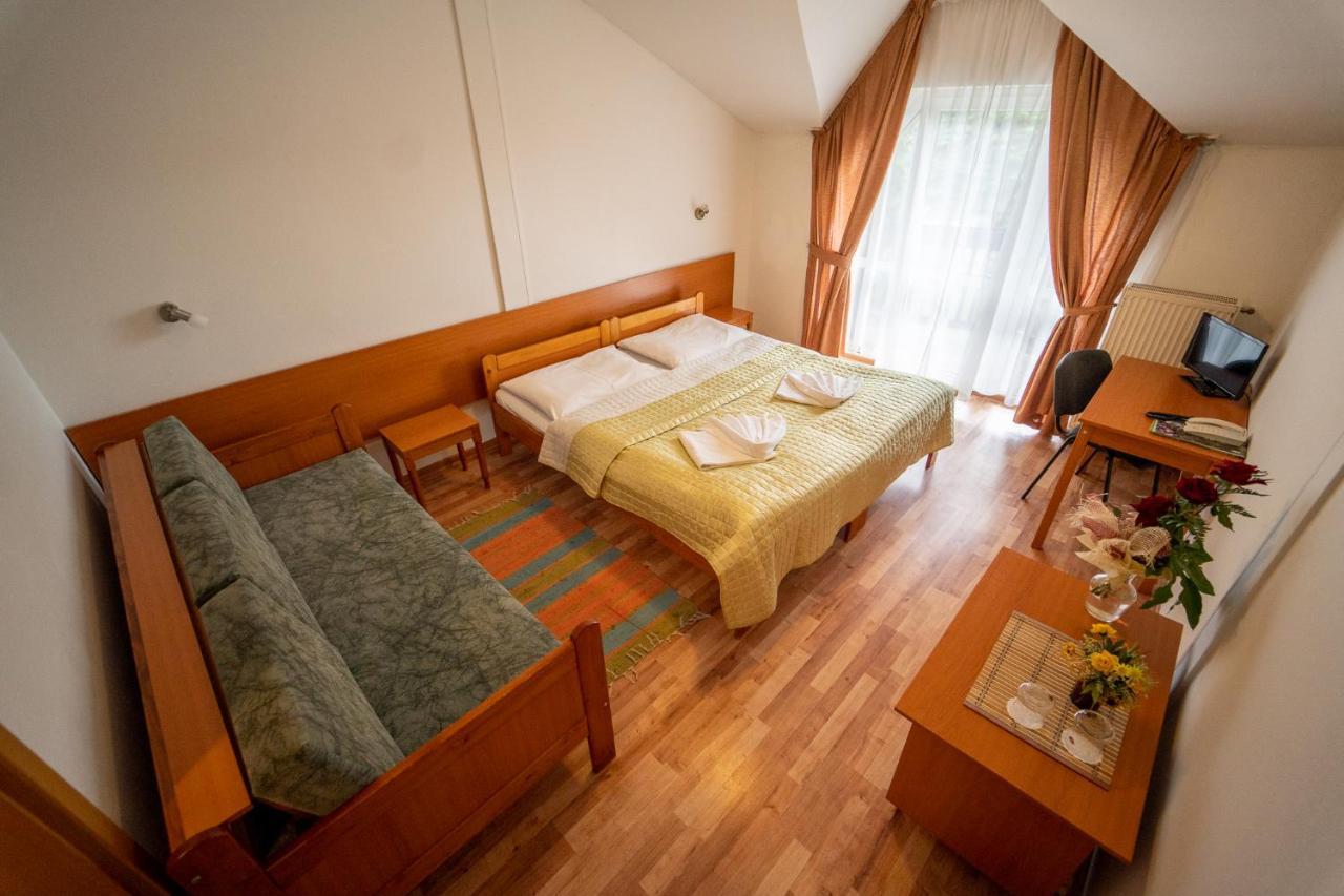 Park Hotel Cingov Smizany Luaran gambar