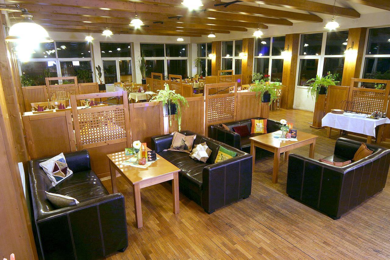 Park Hotel Cingov Smizany Luaran gambar